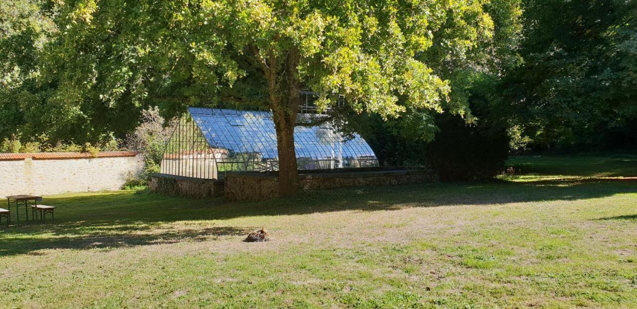 Gite Dans Un Domaine Historique Chevreuse Buitenkant foto