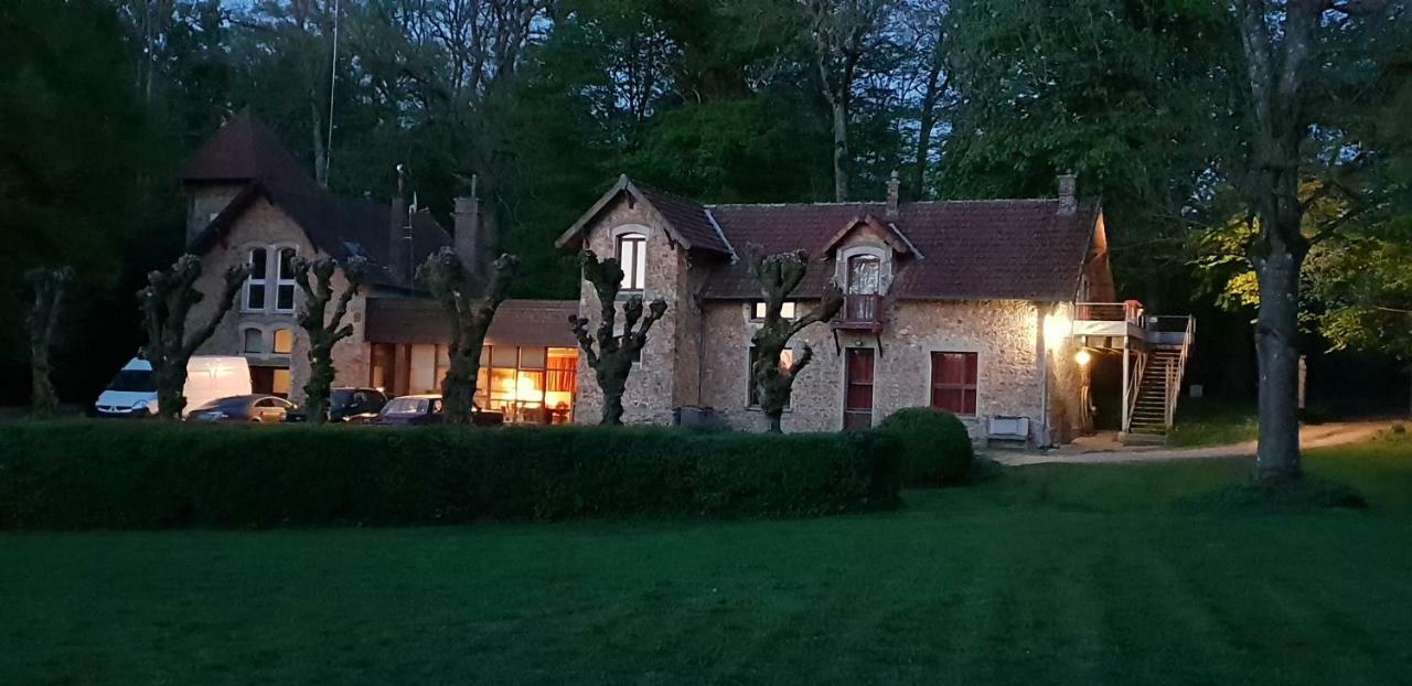 Gite Dans Un Domaine Historique Chevreuse Buitenkant foto