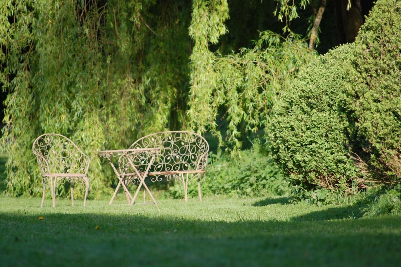 Gite Dans Un Domaine Historique Chevreuse Buitenkant foto